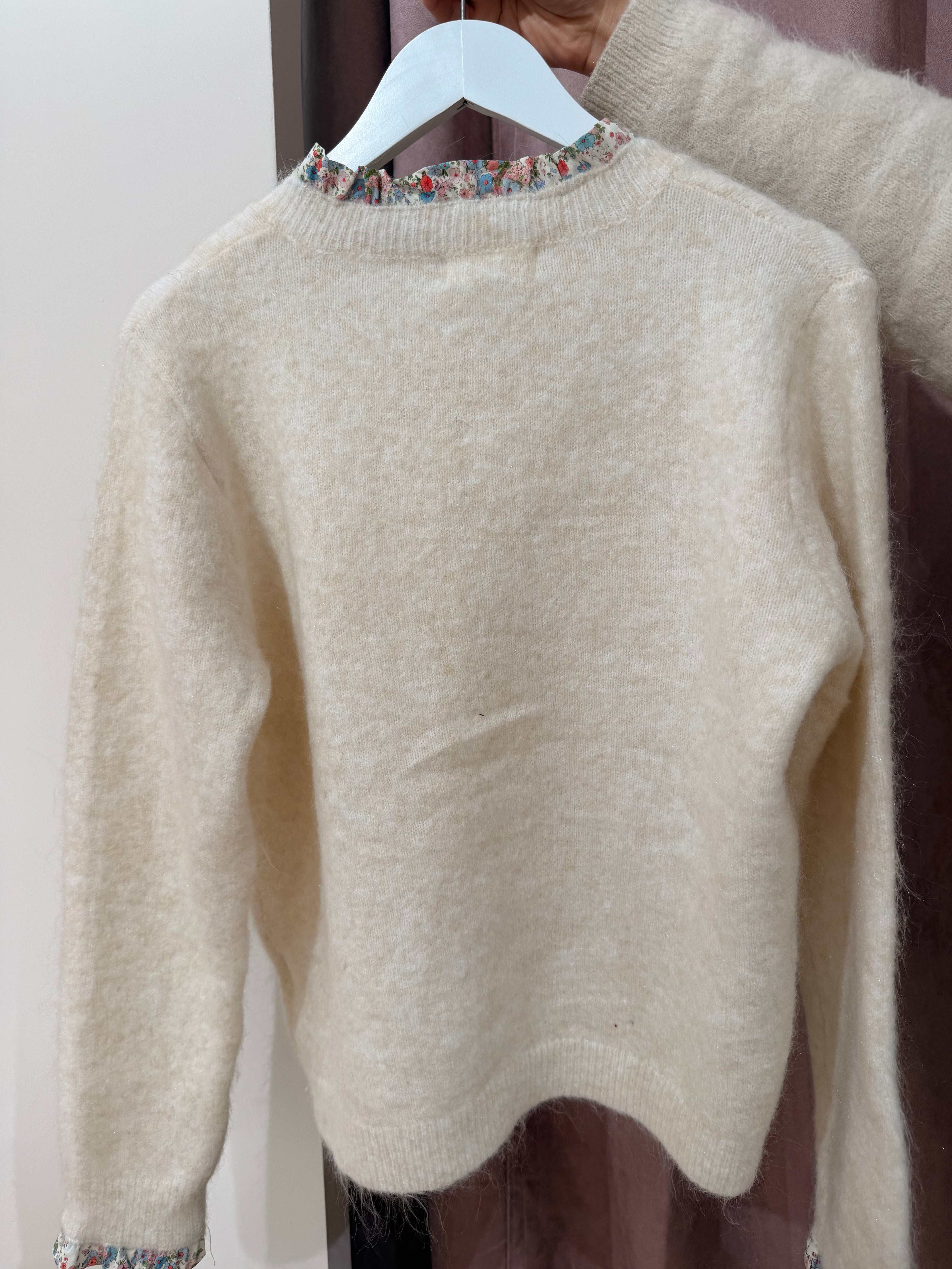 Jersey cuello flores