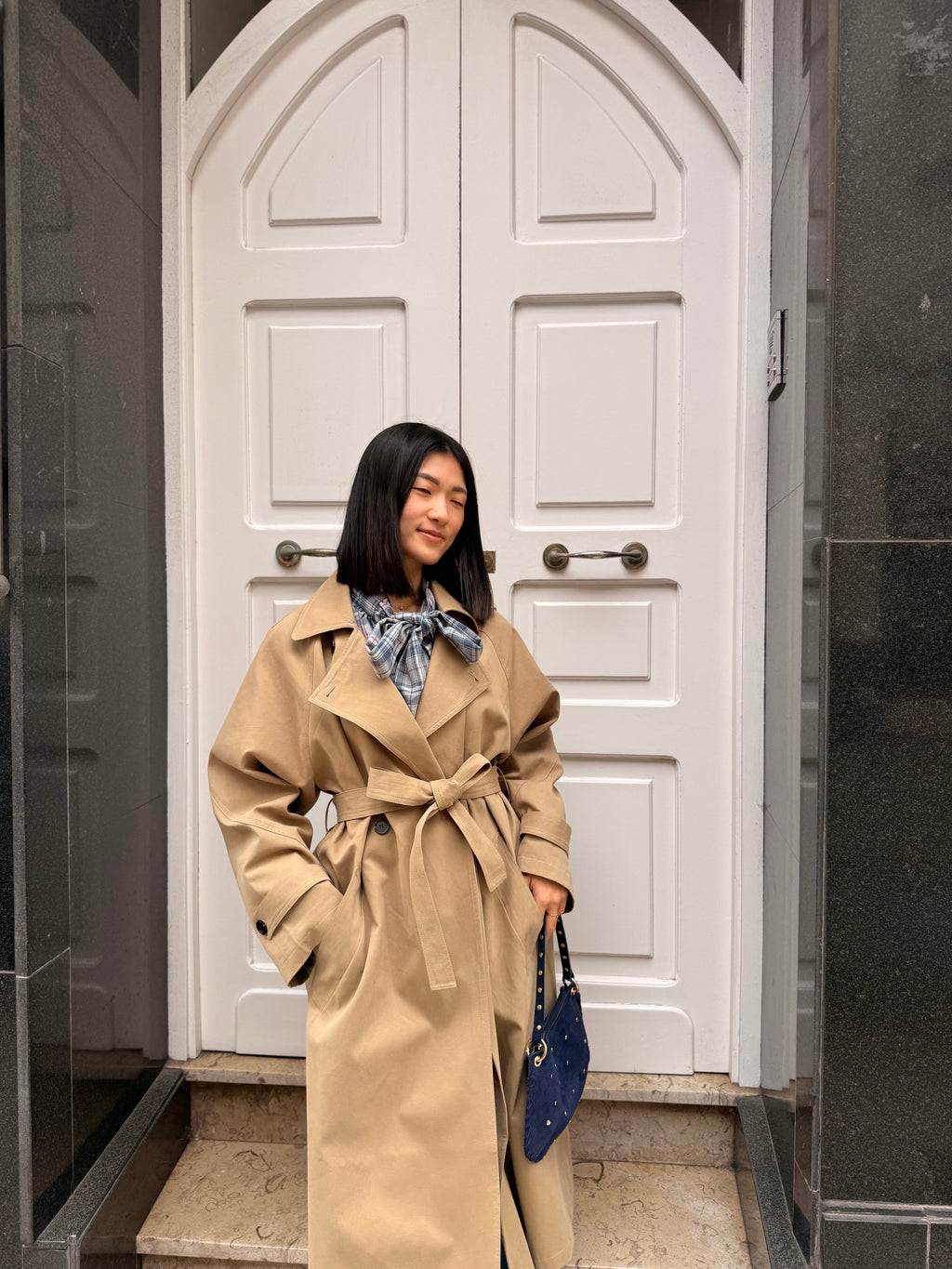 Trench Oversize y pañuelo